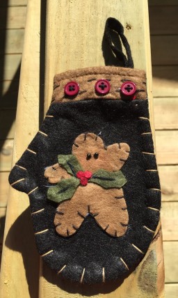 7D3915 - Christmas Felt Mittens Black with Holly and Gingerbread 