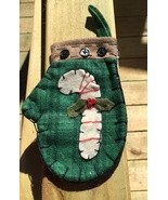 7D3915 - Christmas Felt Green with Holly and Candy Cane 