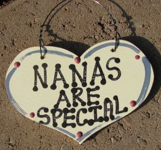  1022 - Nanas Are Special  smalll wood Heart 