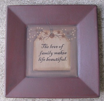 31231B - The Love of Family makes life beautiful wood plate  31231B - The Love of Family makes life beautiful wood plate