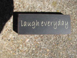 31418LE - Laugh Everyday wood block 