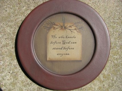 31571H - He who kneels before God can stand before anyone Wood Plate 31571H - He who kneels before God can stand before anyone Wood Plate