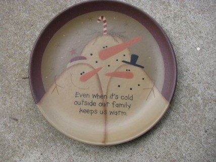 Primitive Wood Snowman Plate 31818F - Family keeps us Warm Primitive Wood Snowman Plate 31818F - Family keeps us Warm