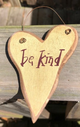 9003BEK - Be Kind wood Heart cream 9003BEK - Be Kind wood Heart cream