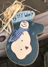 9920BG-Betty Won't (melt) Green wood mitten 