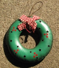 Christmas Ornament OR310 Christmas Wreath Tin