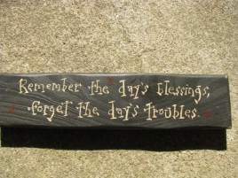 M9905R Remember the day's Blessings, forget the day's troubles Wood Block 