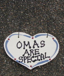 Omas Are Special Wood Small  Grandmother Heart 